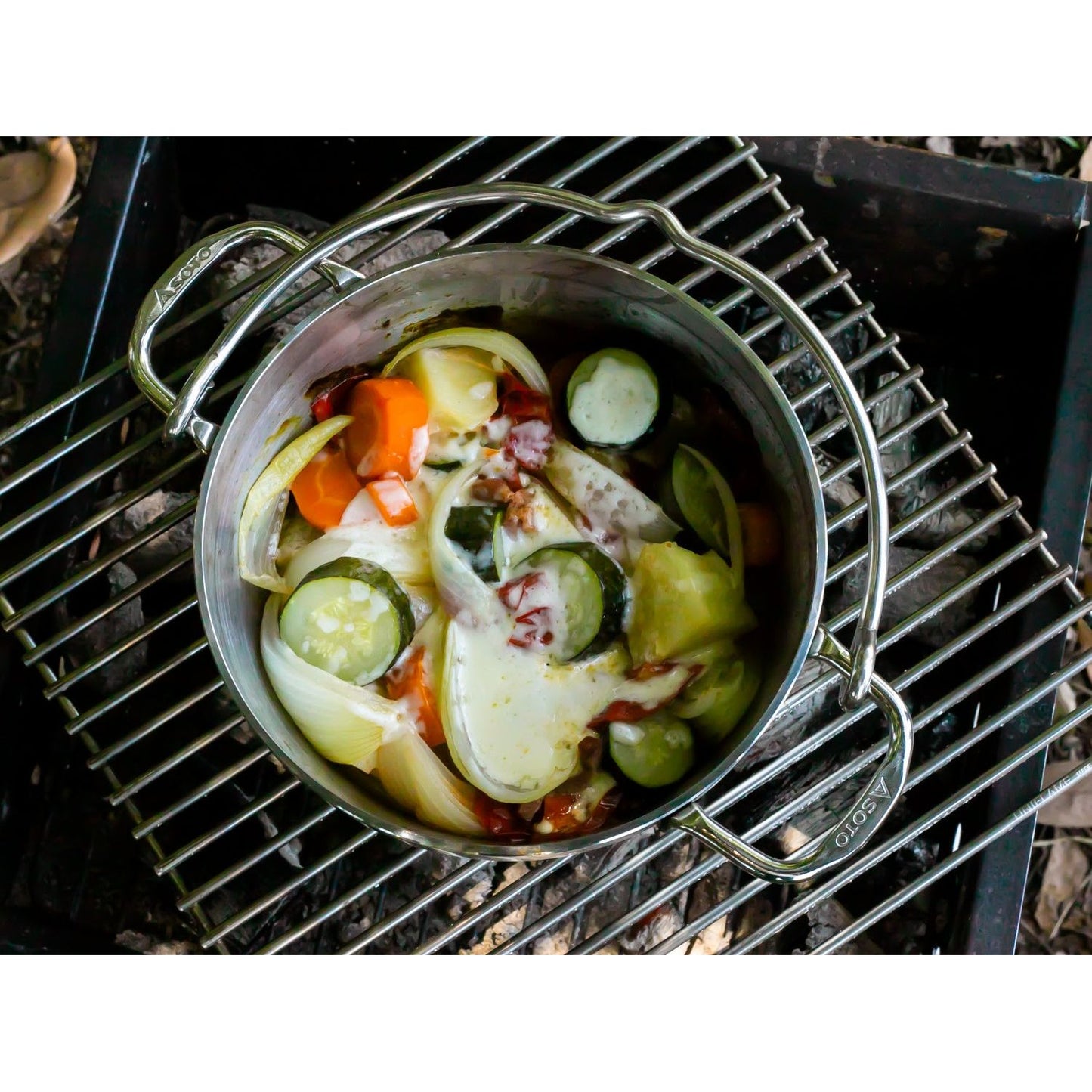 ダッチオーブンで蒸す季節野菜のお出汁